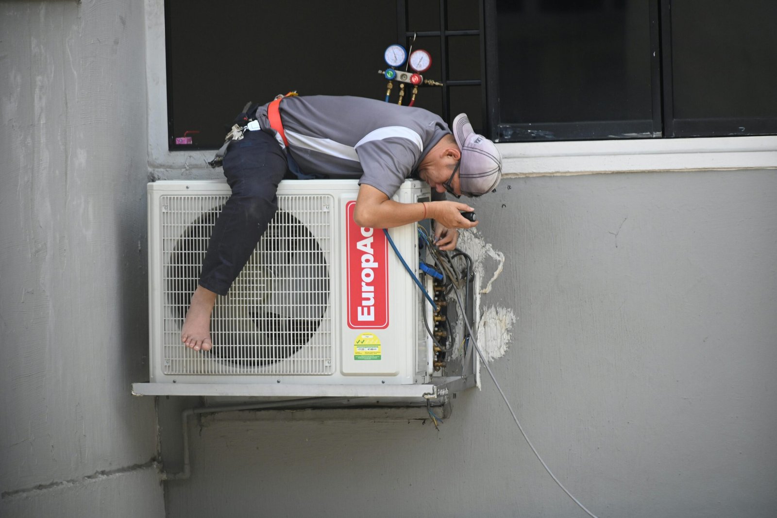 window ac service in gourcity noida